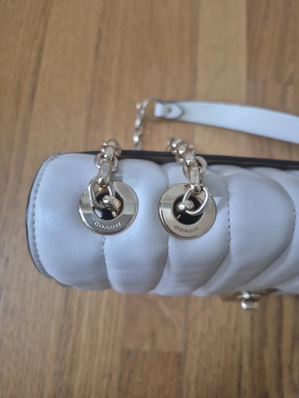 COACH -Shoulder Bag with Gold Chain - White